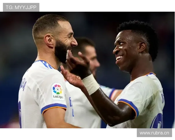 维尼修斯在皇马体系中的作用解析：左路核心如何被最大化